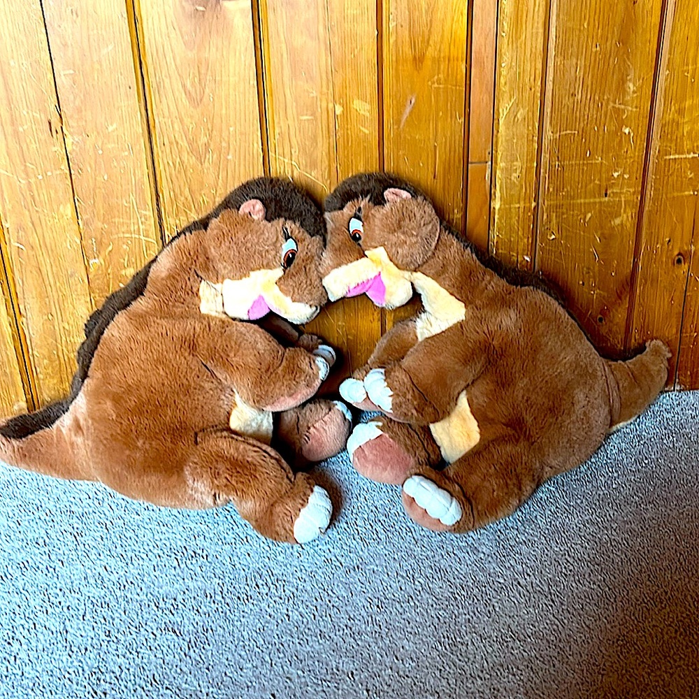 Little foot land before time stuffies pair